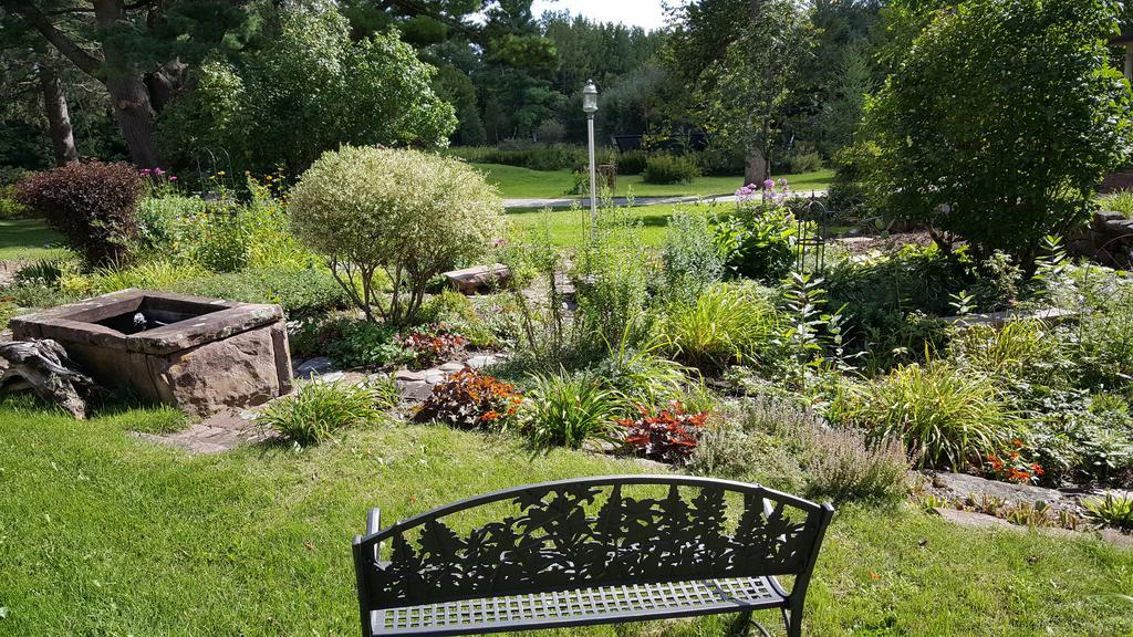 Pinehurst Inn Bed & Breakfast Bayfield Eksteriør billede