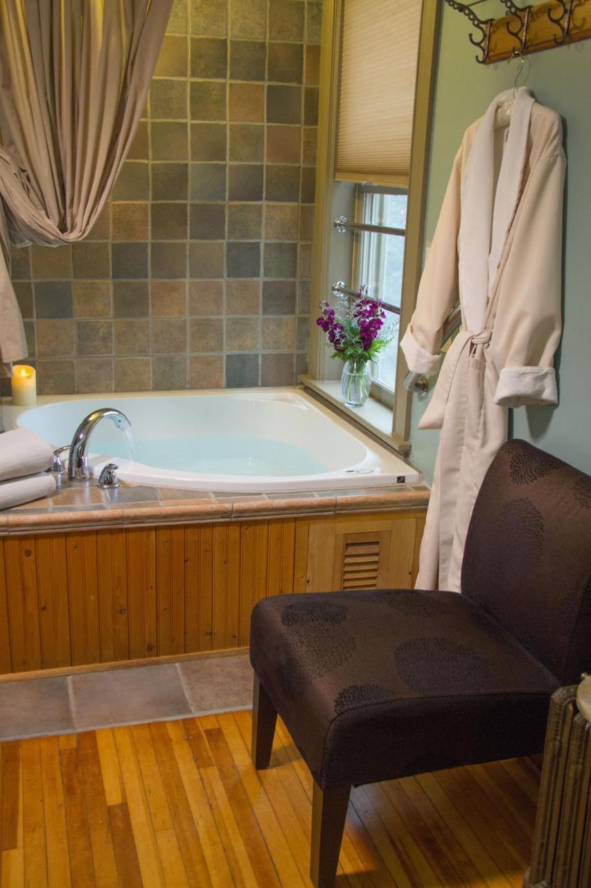 Pinehurst Inn Bed & Breakfast Bayfield Eksteriør billede