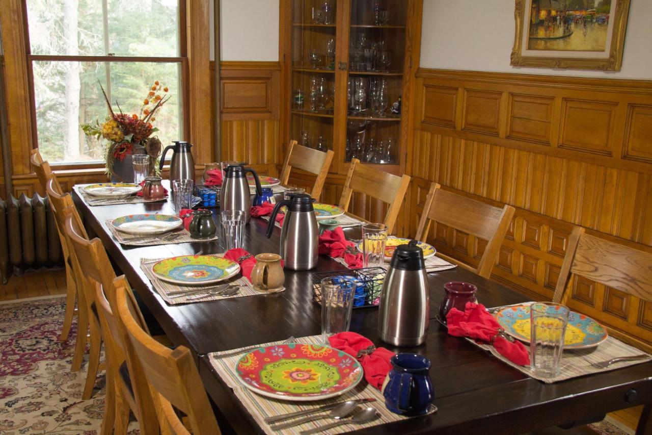 Pinehurst Inn Bed & Breakfast Bayfield Eksteriør billede
